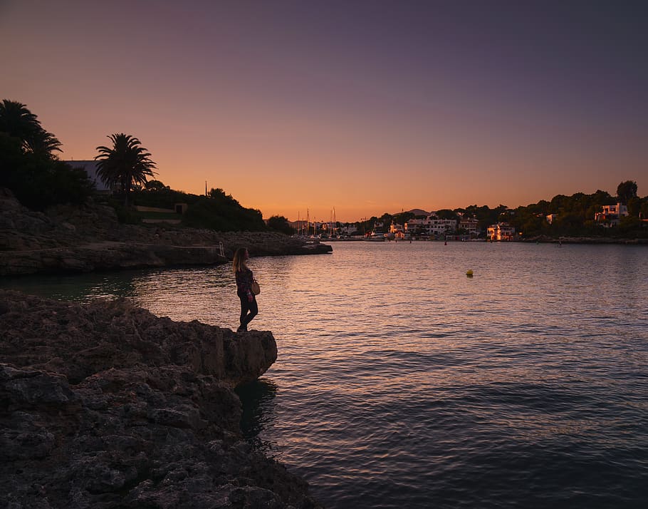 Woman Standing Near Body of Water at Night, beach, clouds, dawn HD wallpaper