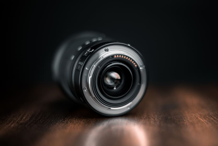 Selective Focus Photography of Camera Lens on Wooden Surface HD wallpaper