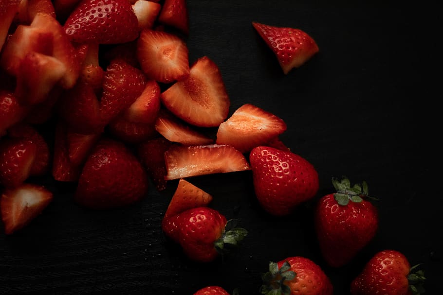 sliced rasp berry, strawberry, plant, fruit, food, raspberry HD wallpaper