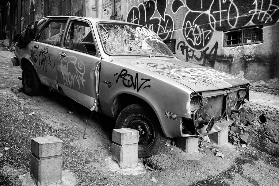 car, wreck, crash, scrap, vehicle, collision, damage, graffiti HD wallpaper