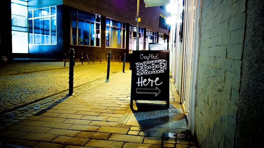 Beer Here Signage, architectural design, architecture, arrow HD wallpaper