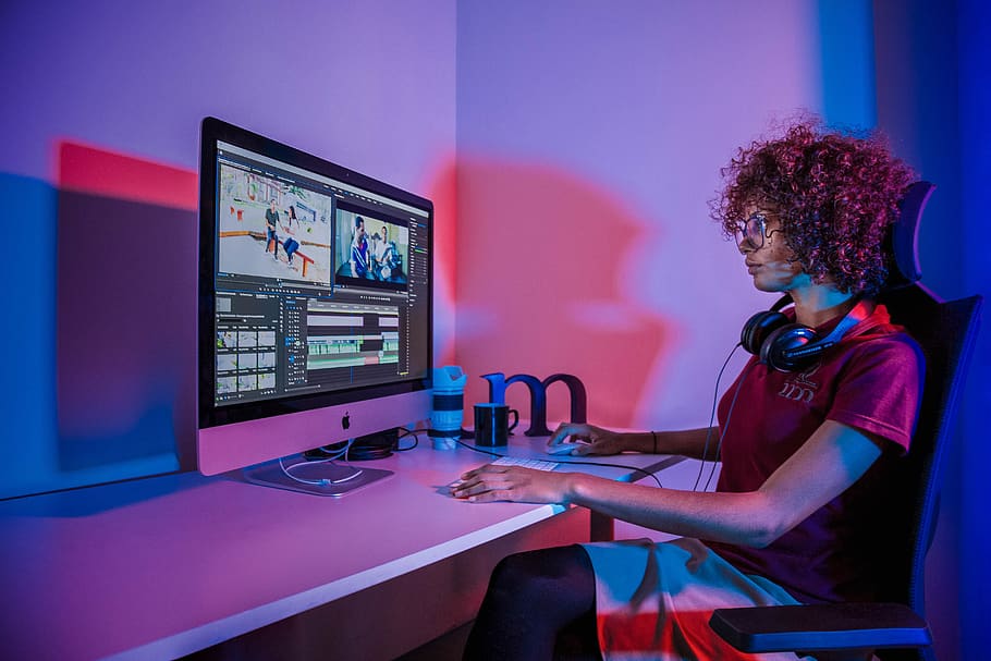 woman using silver iMac, technology, computer, young adult, one person HD wallpaper