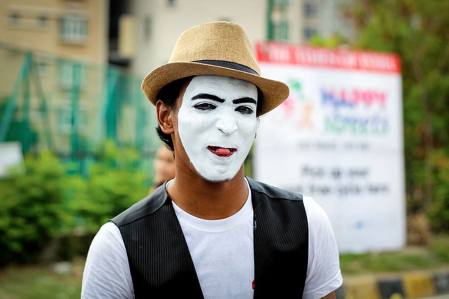 Selective Focus Photography of Man Wearing White Mask and Brown Fedora Hat, HD wallpaper