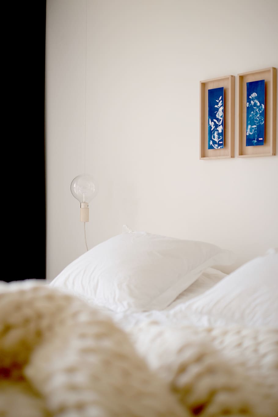 white pillow on bed, domestic room, bedroom, furniture, indoors HD wallpaper