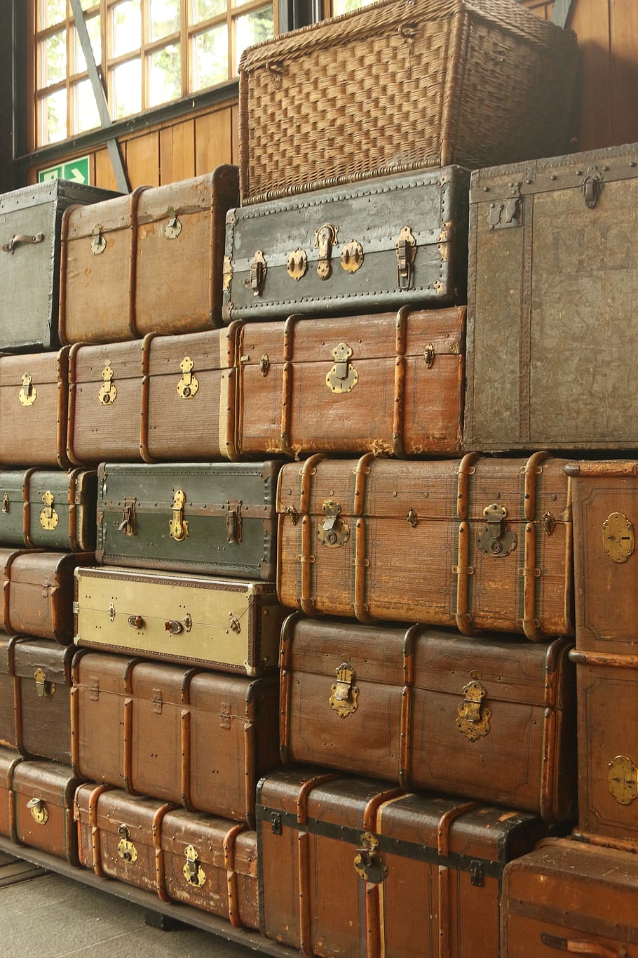 suitcase, travel, train, malle, luggage, vintage, retro, antique, HD wallpaper