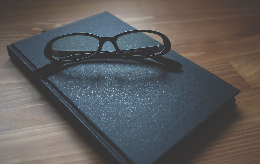Black Framed Eyeglasses, blur, close-up, focus, laptop, notebook HD wallpaper