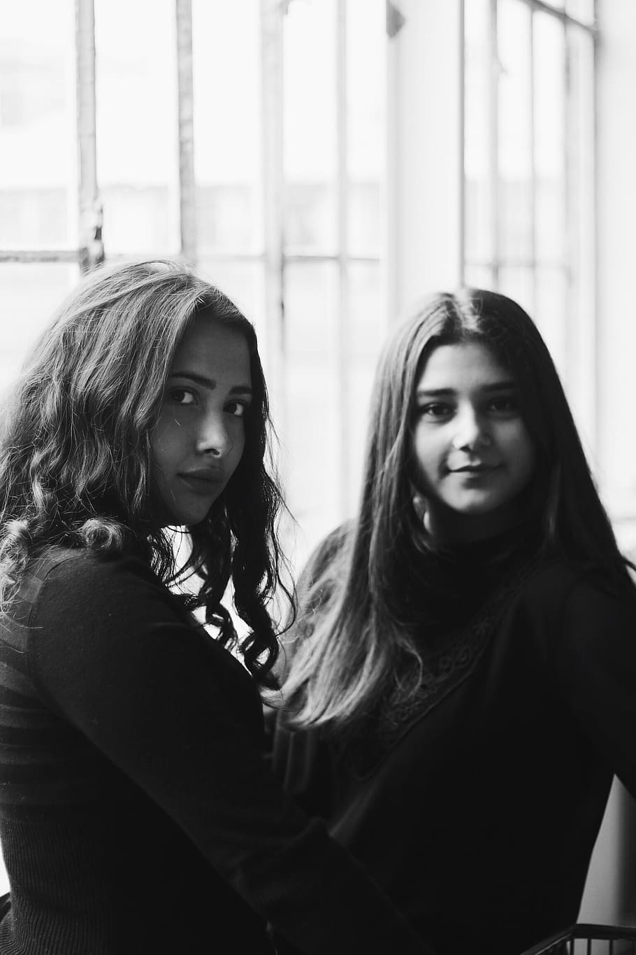 france, rennes, young women, real people, portrait, lifestyles HD wallpaper