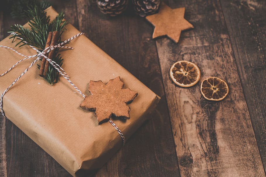 Christmas Gift, rustic, surprise, wood - material, table, shape HD wallpaper