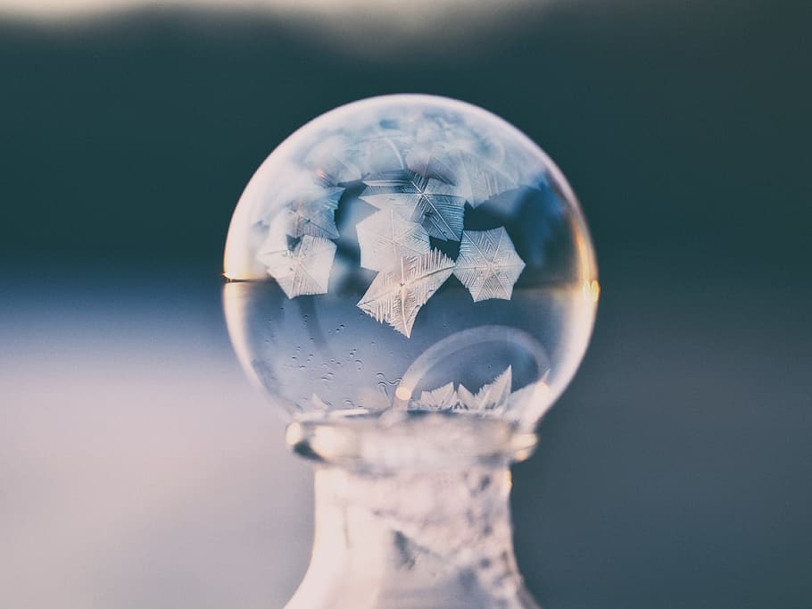 crystal, ball, blur, close-up, sphere, reflection, human hand HD wallpaper