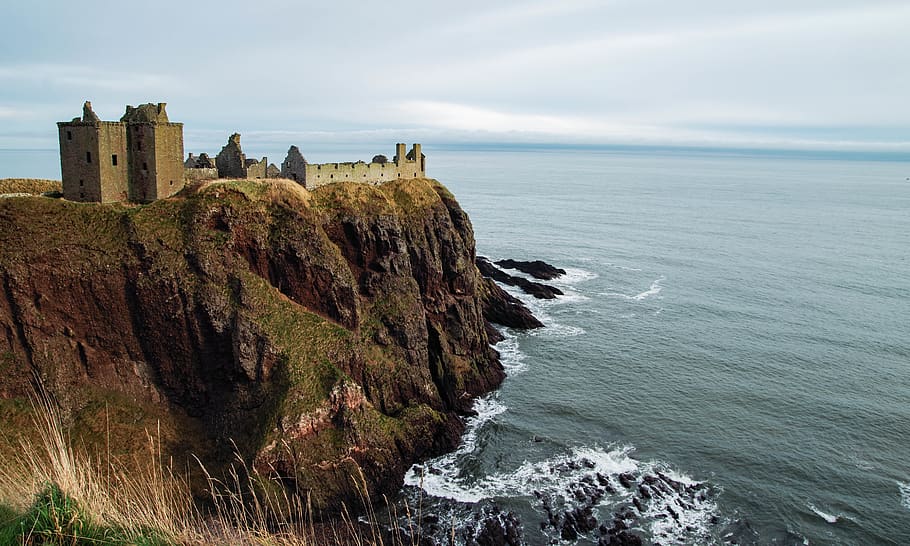 Castle on the sea. Castle on Cliff. Castle Cliff Scene.