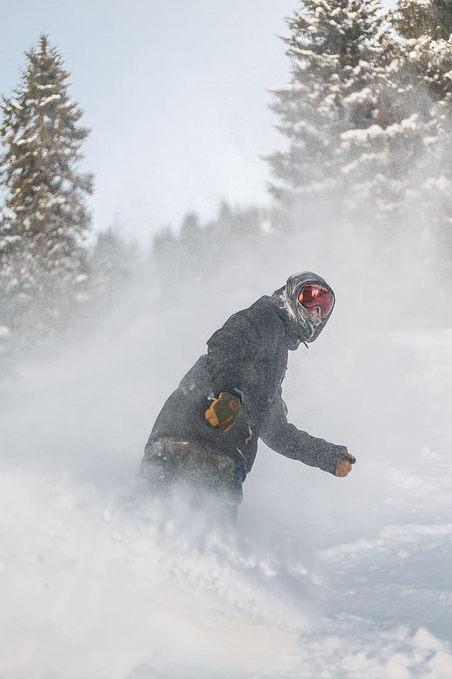 Person in Grey Jacket and Red Snow Goggles Riding on Snowboard HD wallpaper