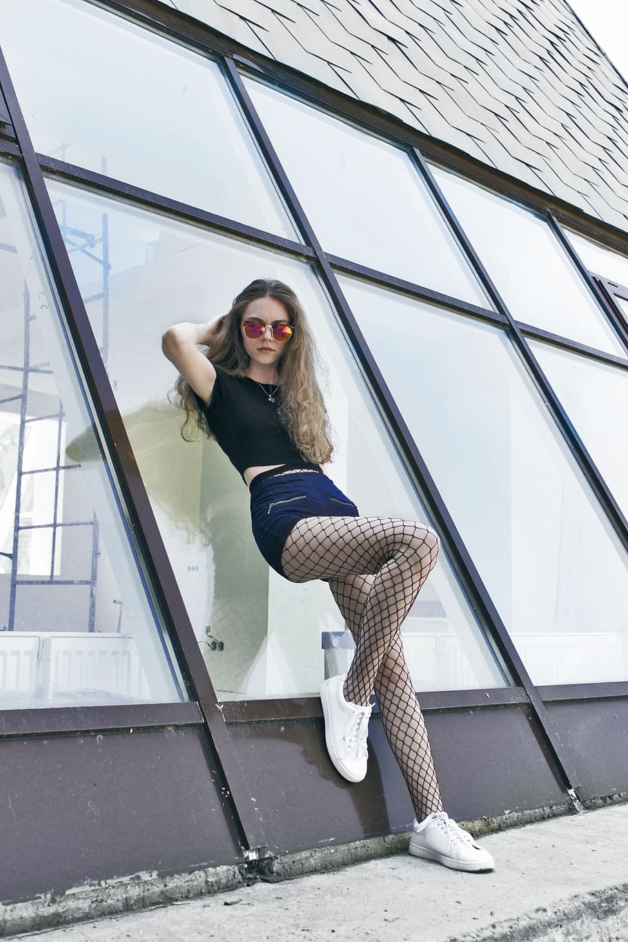 girl, gray, windows, sun, sunglasses, white, canon, full length HD wallpaper