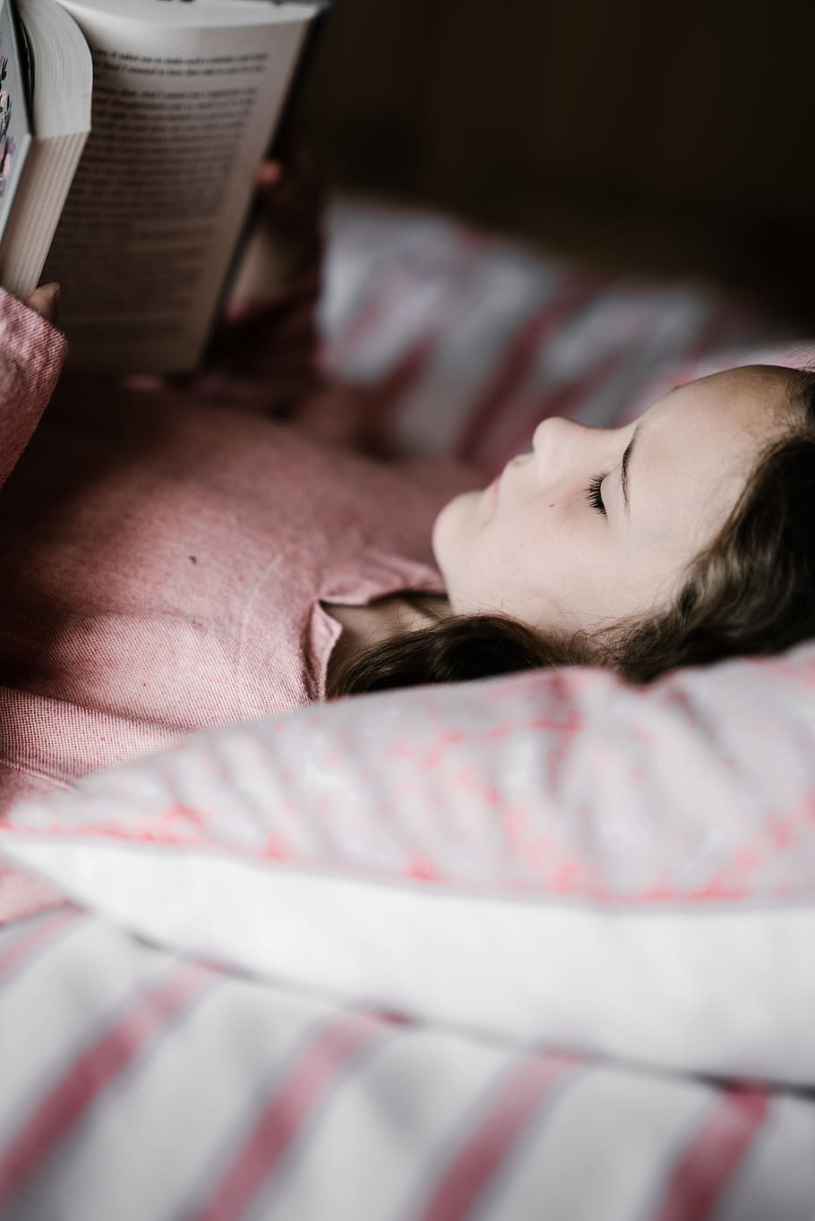 girl lying while reading book, kid, child, lay, bed, pink, caucasian, HD wallpaper