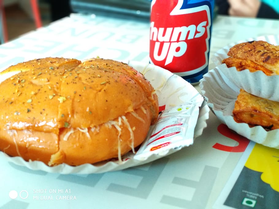 Sliced Burger on White Paper Plate, baking, bread, delicious HD wallpaper