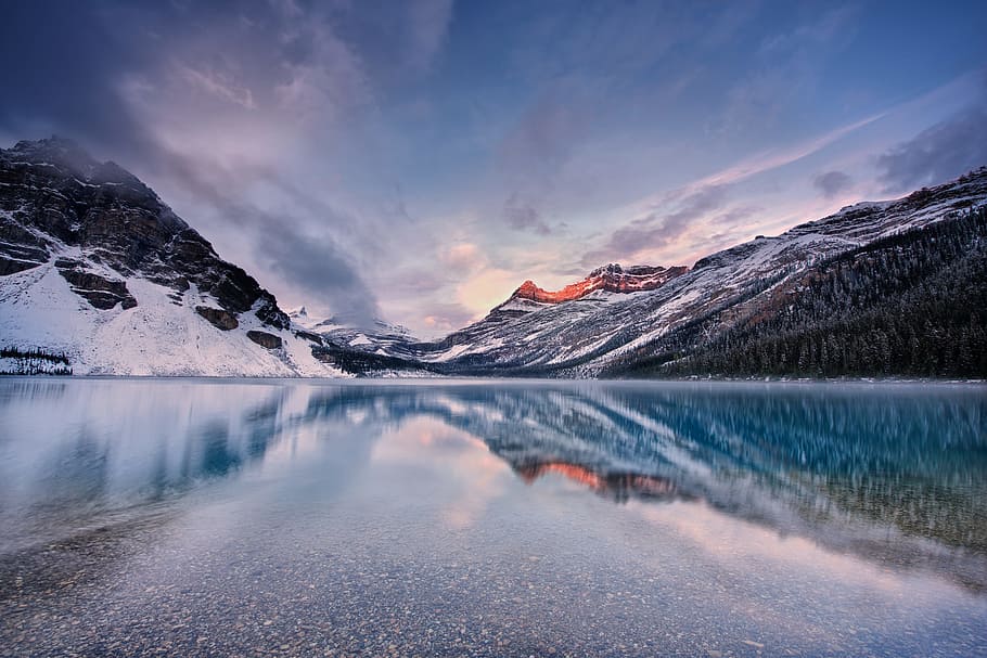 reflection of mountain on water, lake, cloud, sunlight, glow HD wallpaper
