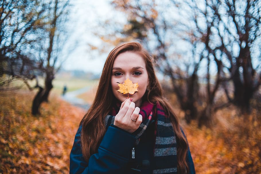 portrait, erey, scarf, ring, fog, mist, forest, tree, fall HD wallpaper