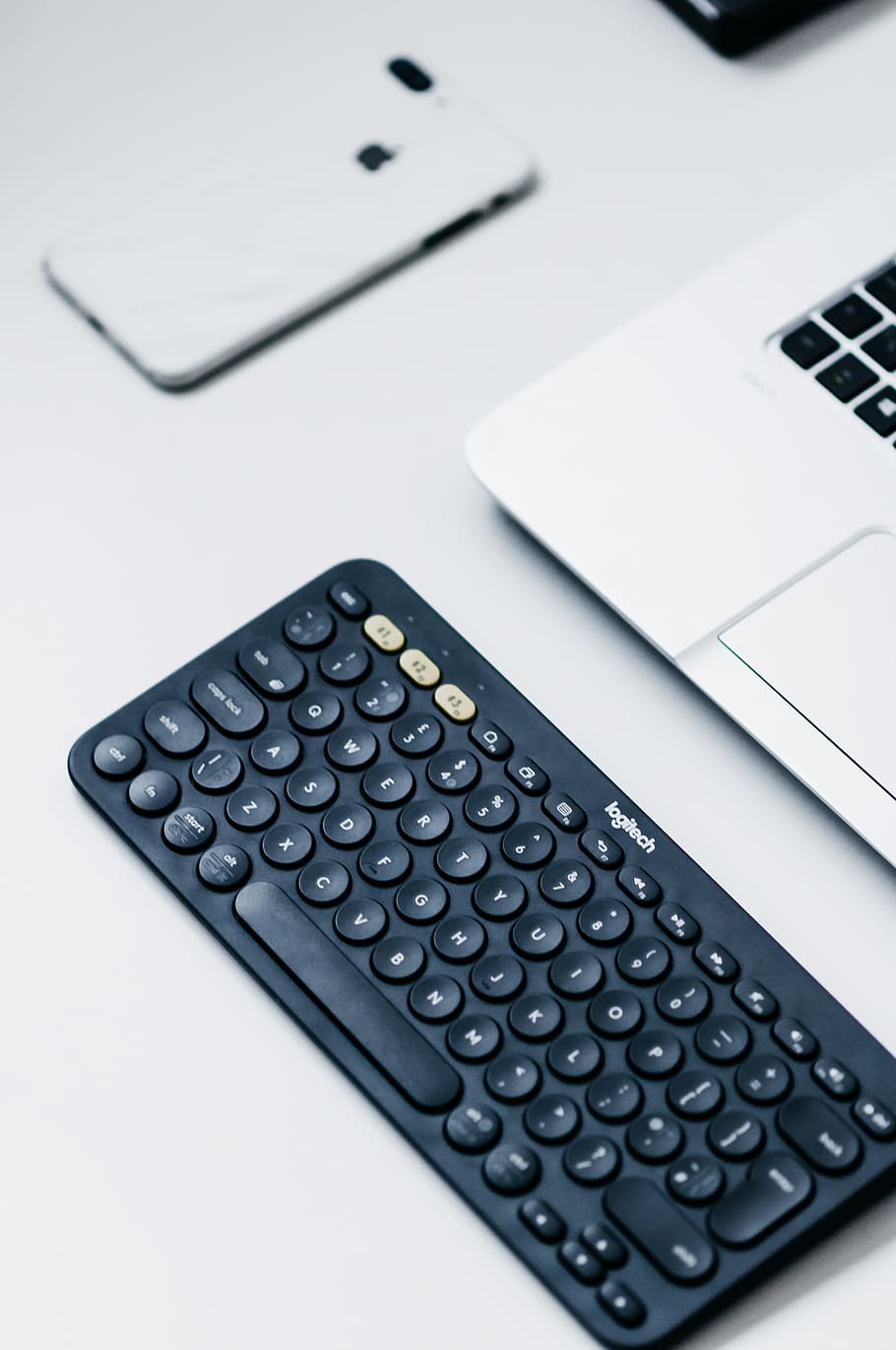 keyboard, computer, phone, desk, tech, technology, keys, gadget HD wallpaper