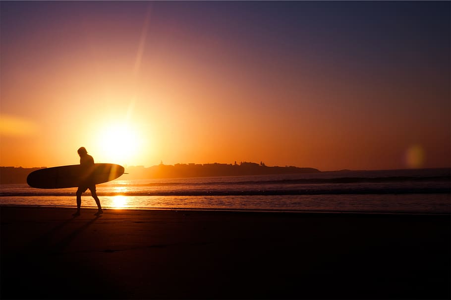 sunset, dusk, surfer, surfboard, beach, sand, ocean, sea, sky HD wallpaper