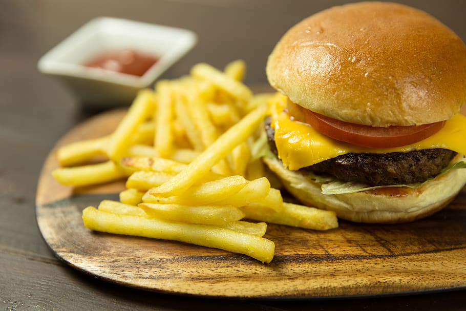 Btl Burger With Fries, beef, blur, bread, bun, cheese, cheeseburger HD wallpaper