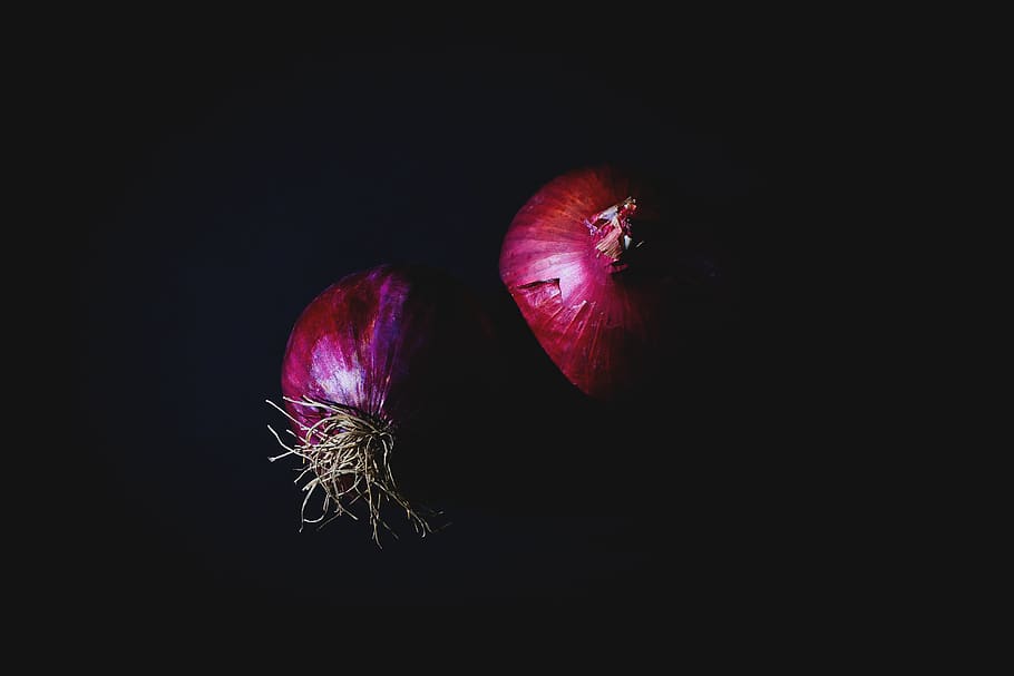 two red onion bulbs, healthy eating, food and drink, studio shot HD wallpaper