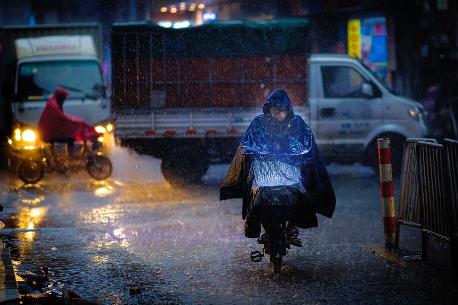 man riding motorcycle under the rain, clothing, apparel, human, HD wallpaper