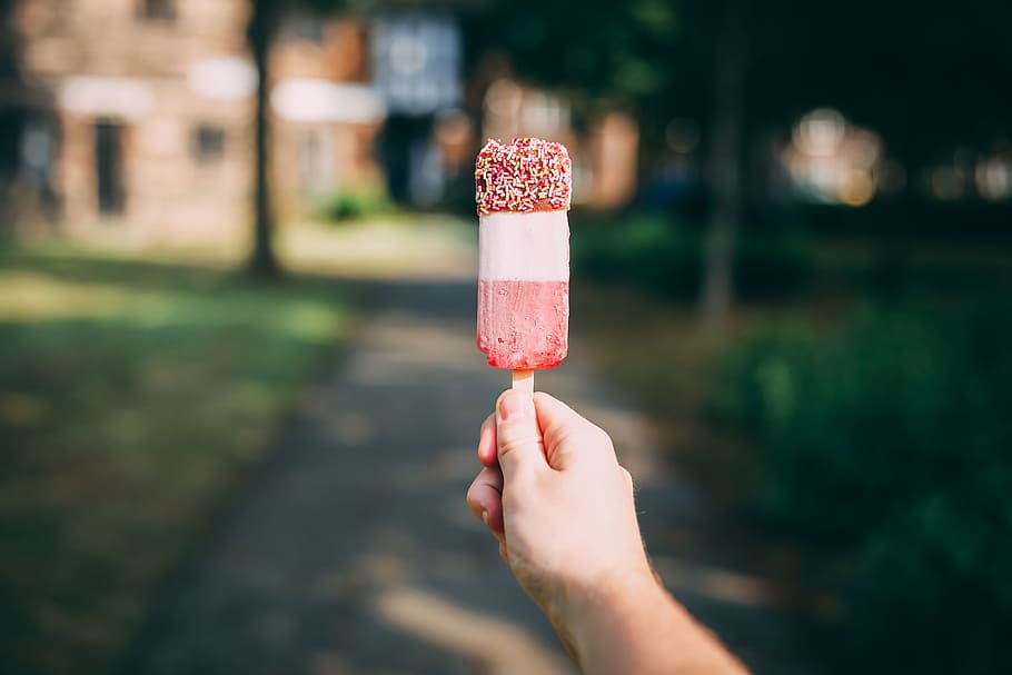 popsicle, lolly, ice pop, hand, fab, sprinkles, hold, outdoors HD wallpaper