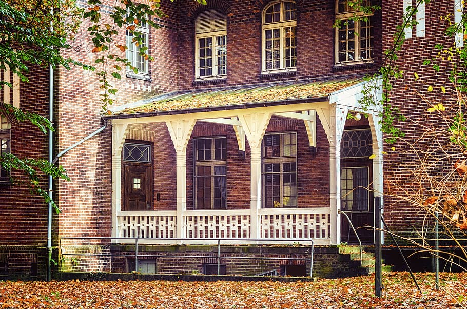 Brown Brick House With White Patio, architecture, bricks, building HD wallpaper