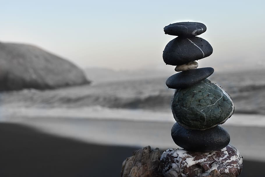 five black rocks, stack, balance, zen, yoga, peace, beach, pebble HD wallpaper