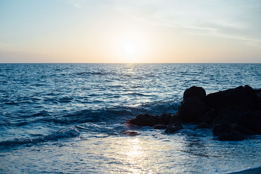View of the Ocean, beach, coastline, rocks, salt water, sea, seascape HD wallpaper