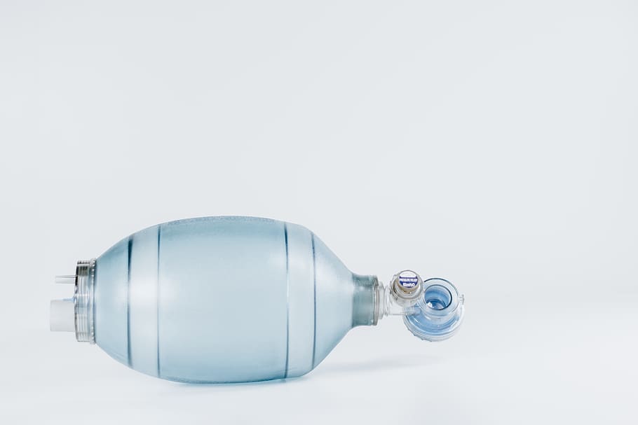 gray pump illustration, copy space, white background, studio shot HD wallpaper