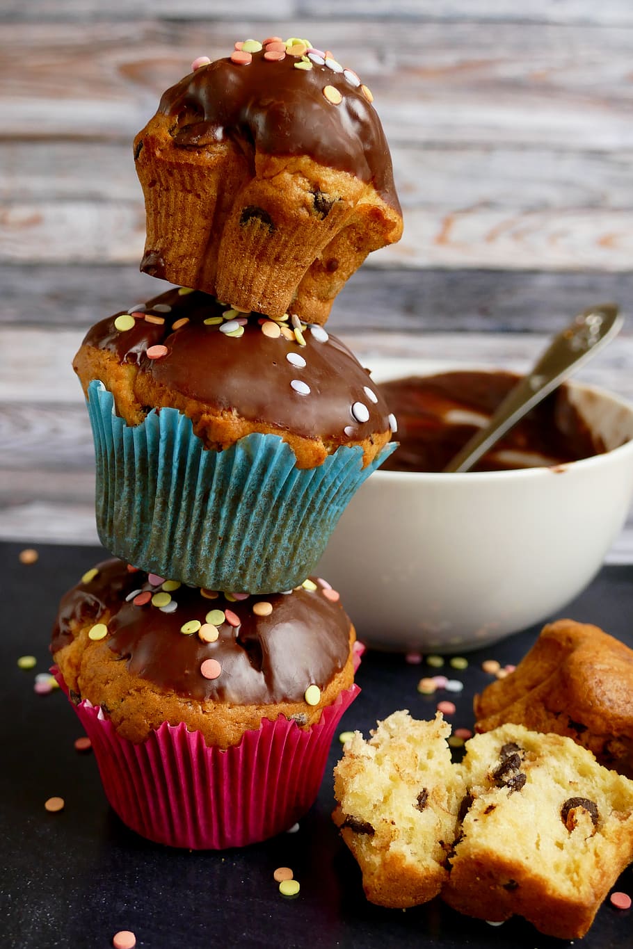muffins, cupcakes, dessert, sweet, bake, delicious, chocolate HD wallpaper