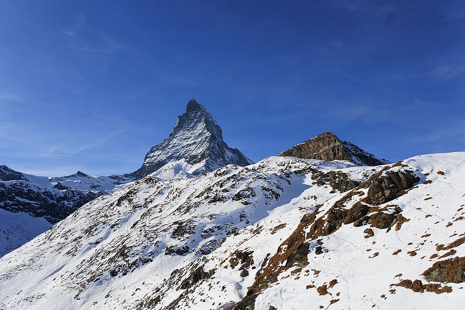 Clear mountain. Гребень вершина горы. Температура в горах.