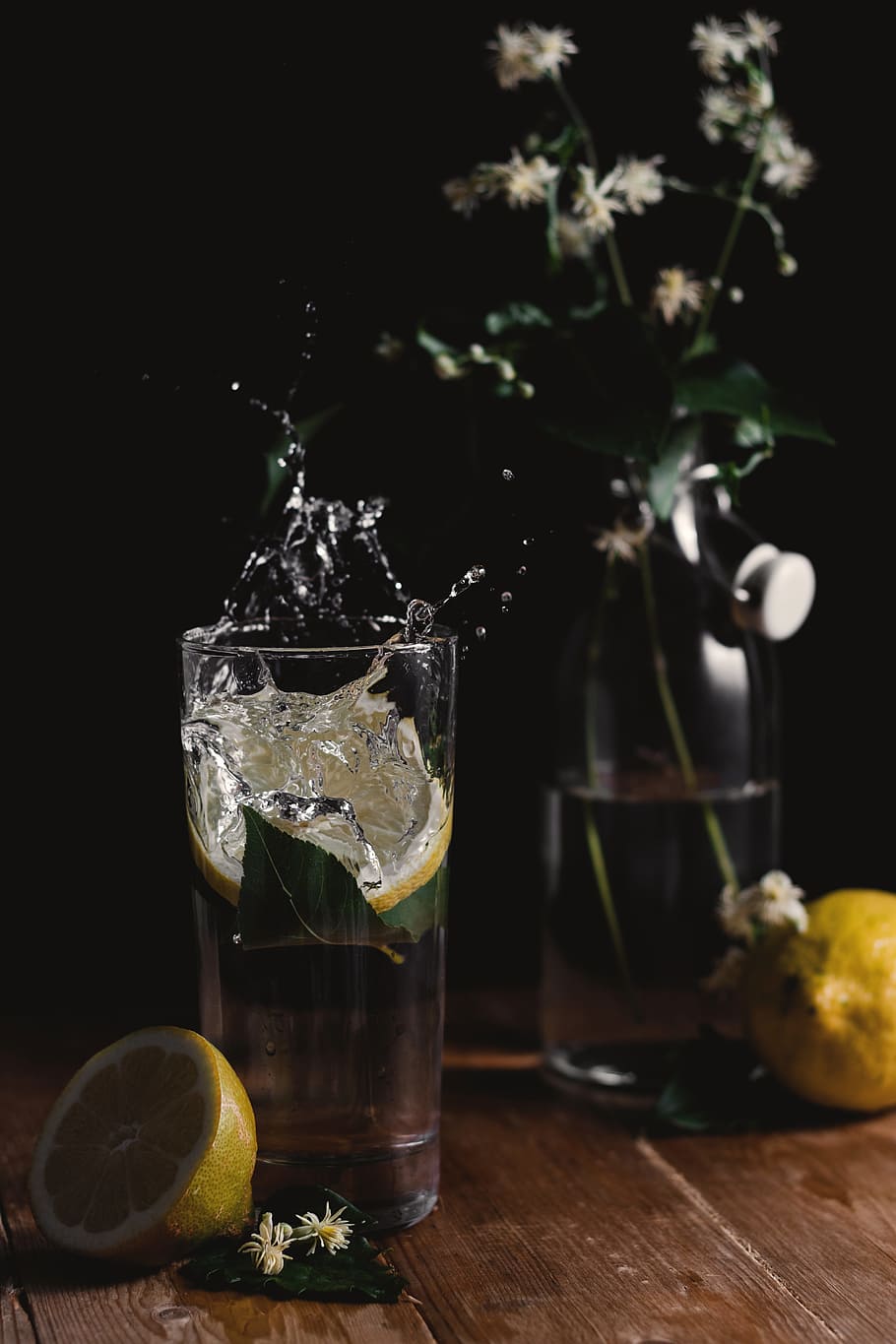 clear drinking glass filled with water and sliced lime, splash HD wallpaper