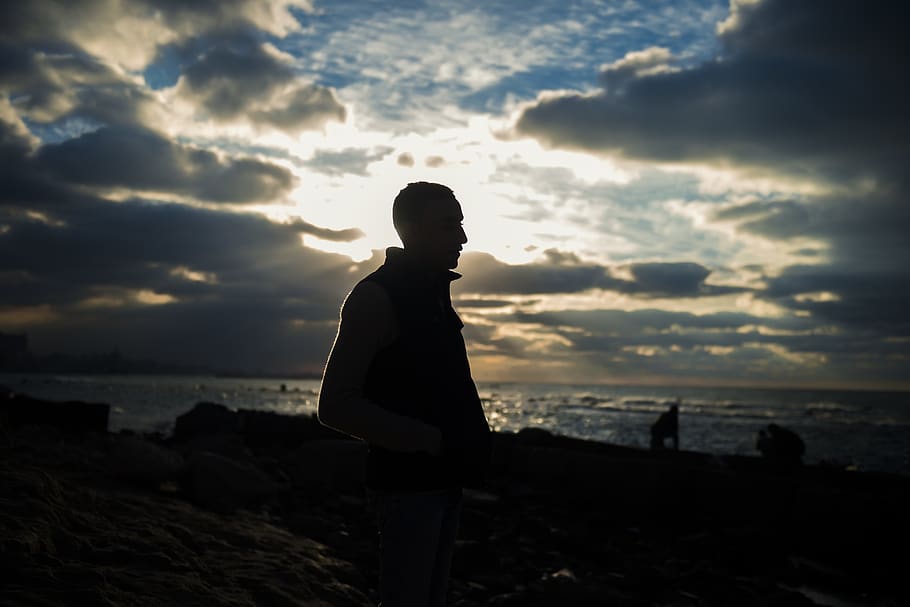 Silhouette of Man during Sunrise, beach, clouds, evening, landscape HD wallpaper