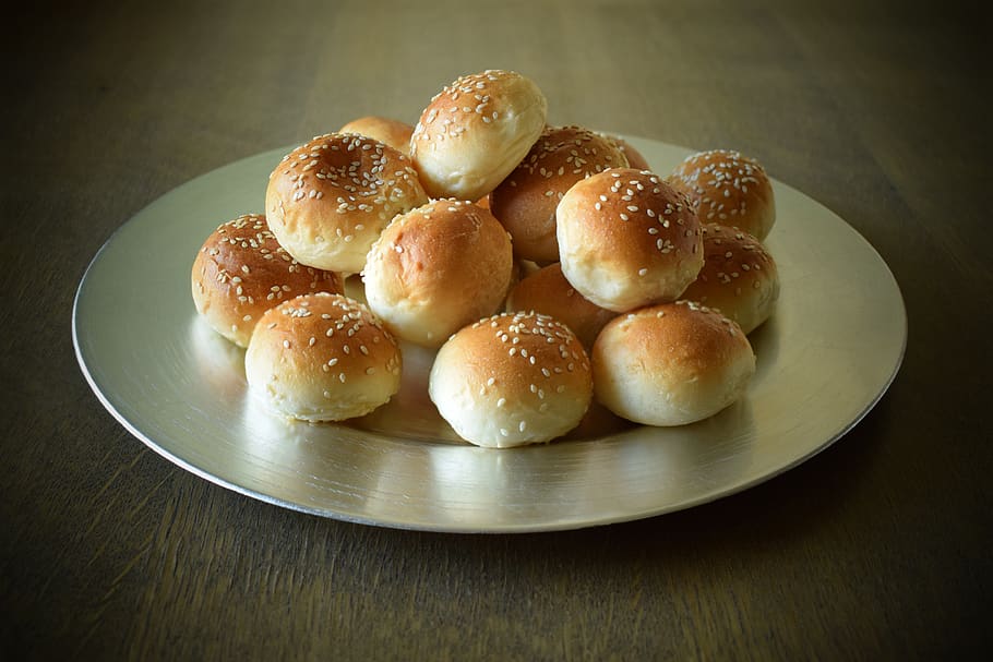 Brown Breads on Plate, bake, buns, close-up, delicious, flavor HD wallpaper