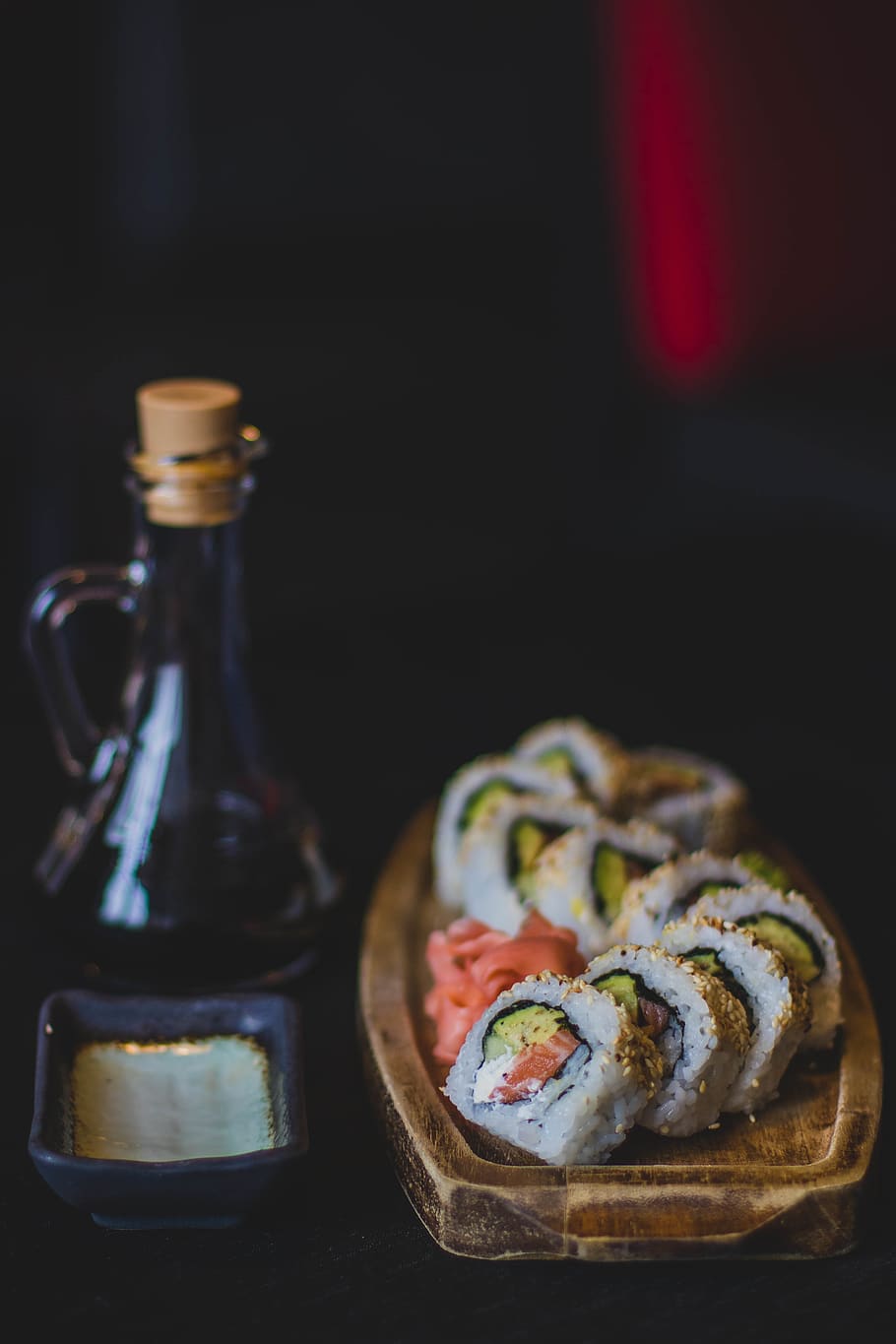 Clear Glass Bottle Beside Black Bowl, cuisine, delicious, dinner HD wallpaper