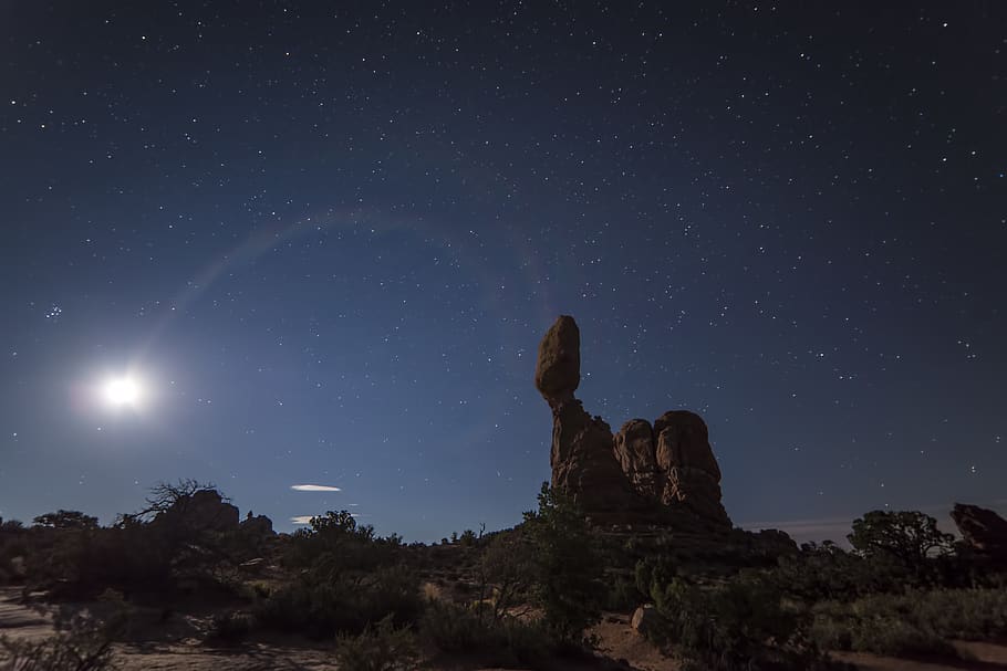 brown rock formation, stars, night, arches national park, night sky HD wallpaper