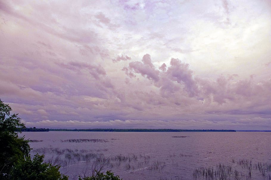 Morning over. Пасмурное утро. Cloud over Lake.