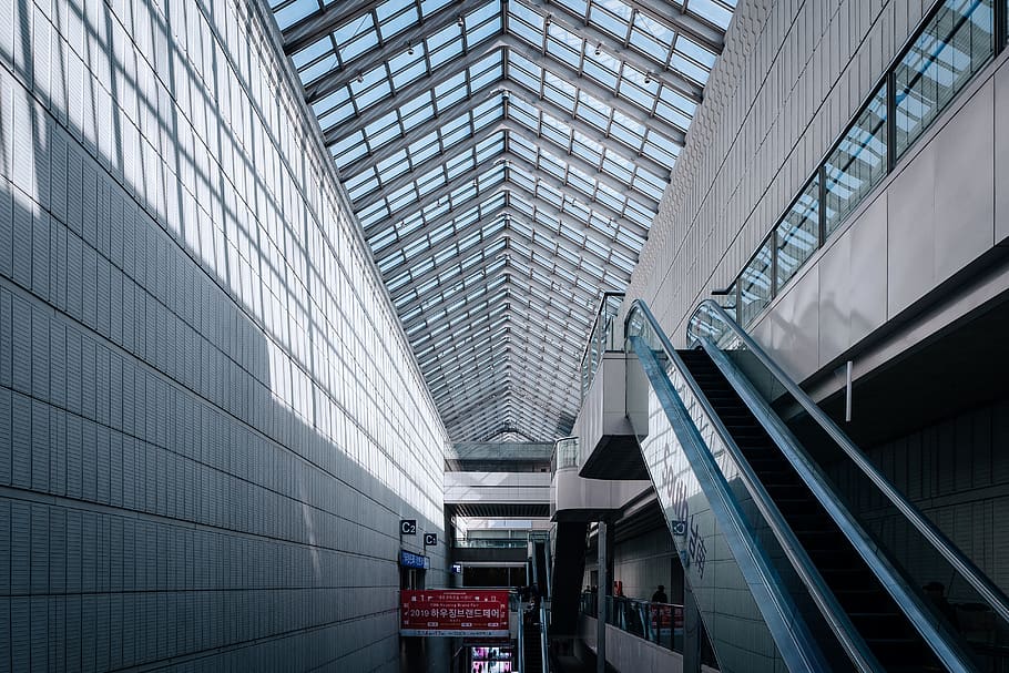 escalator near wall, architecture, building, window, skylight HD wallpaper