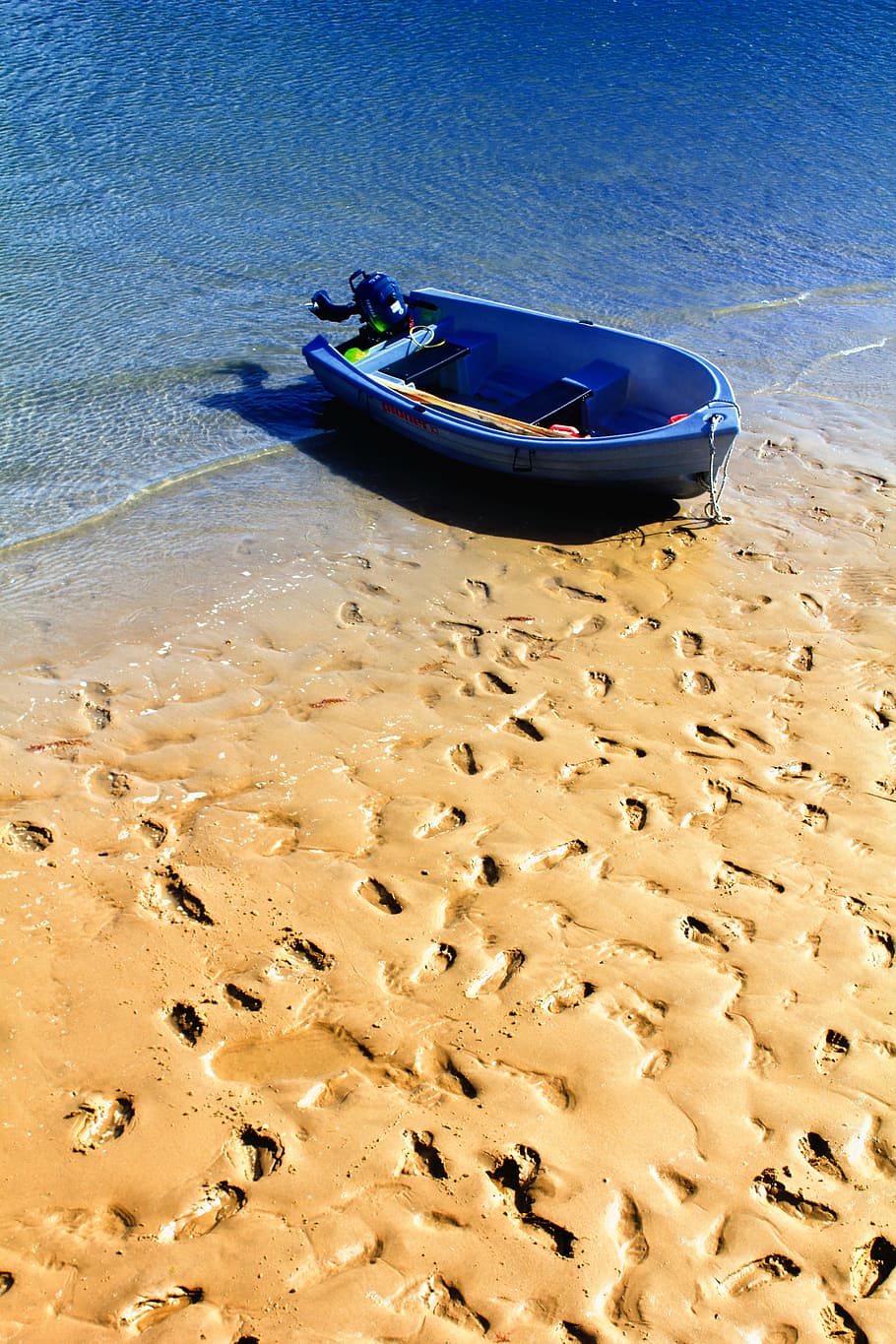 footprints, sand, beach, sea, boat, boats, blue, golden, seaside HD wallpaper