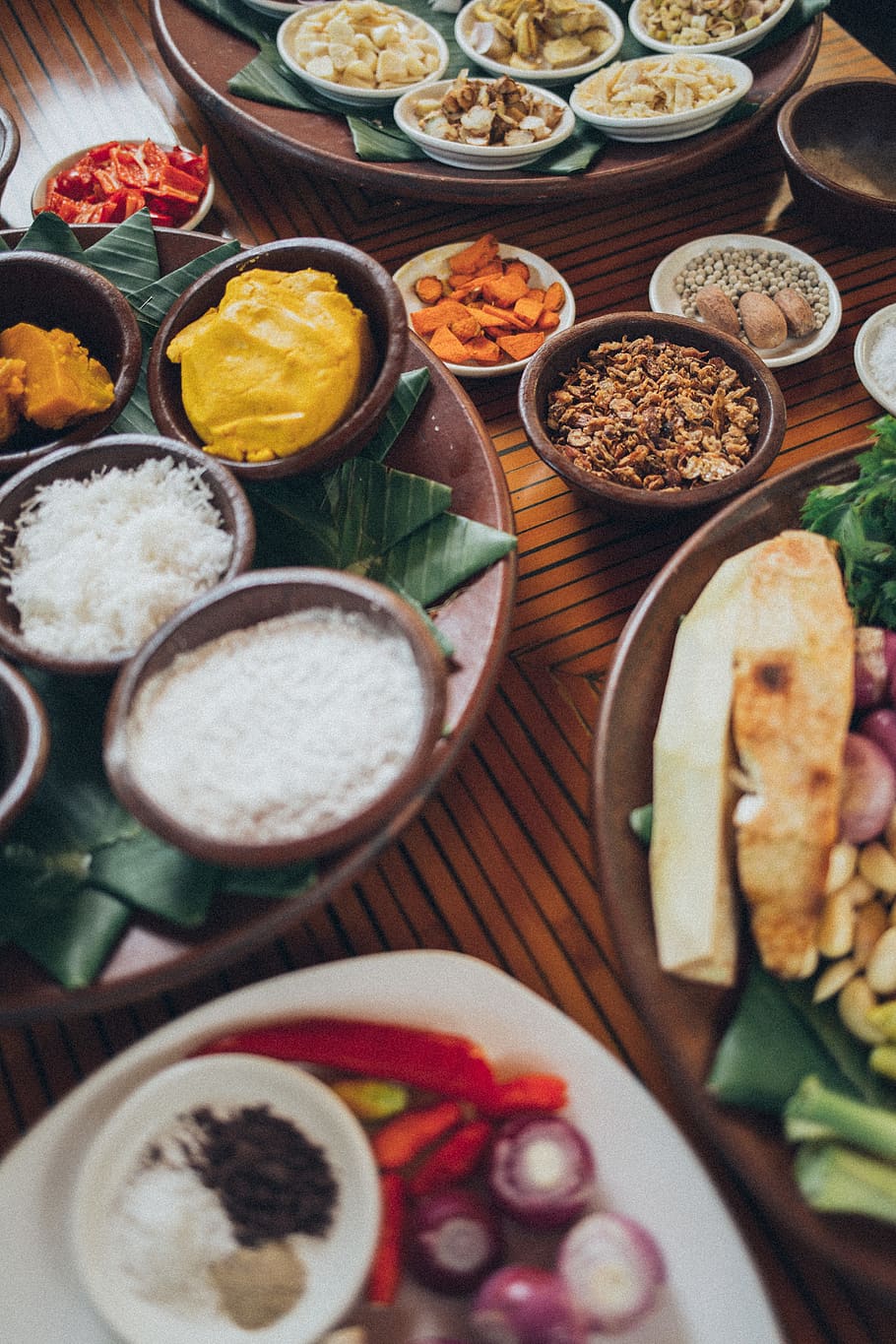 Assorted-type Food on Round Ceramic Plates, chilli, close-up HD wallpaper