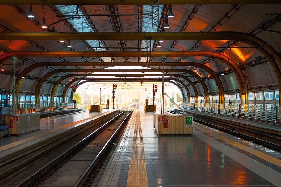 Brown Cargo on Train Station, architecture, building, empty, railroad HD wallpaper