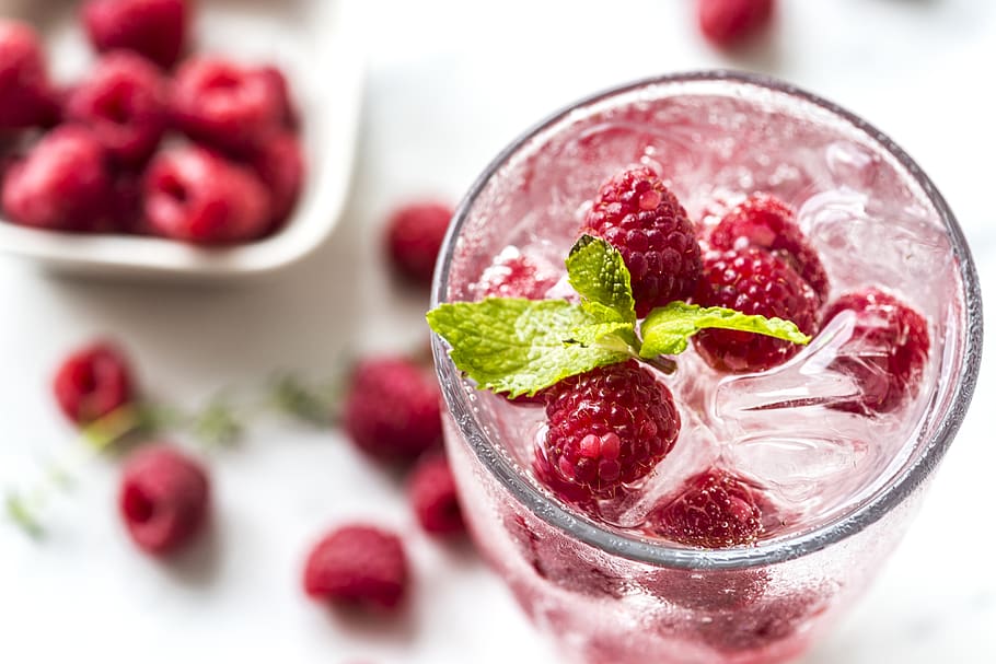 Water Topped With Raspberries, beverage, chilled, close-up, cold HD wallpaper