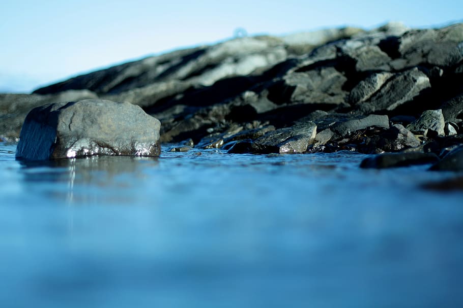 selective focus, no people, nature, blue, water, rock, day HD wallpaper