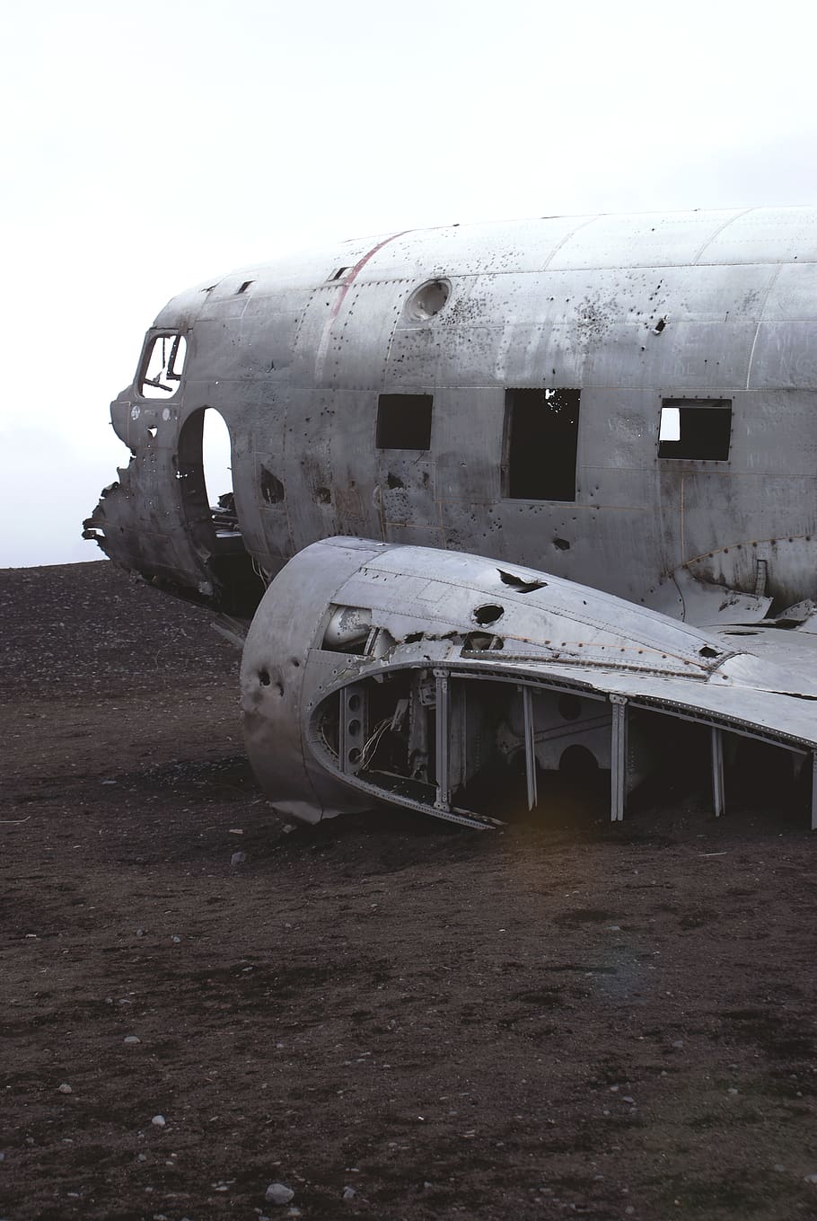 gray broken plane, air vehicle, airplane, transportation, abandoned HD wallpaper
