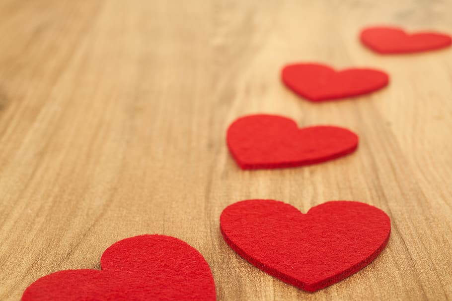 heart, table, red, track, figure, love, romantic, woman, christmas HD wallpaper