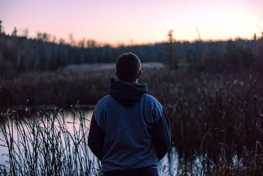 trees, lake, forest, marsh, people, sunset, sky, horizon, dark HD wallpaper