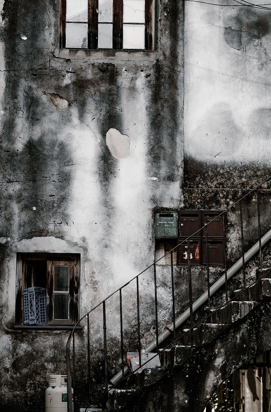 white propane tank near concrete stairs, textured, weathered HD wallpaper