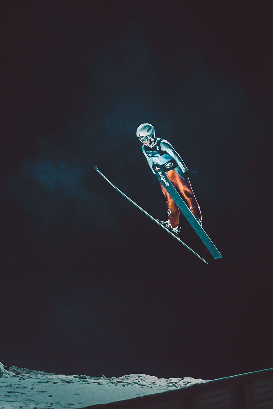 Person Skiing, action, athlete, motion, skier, sport, one animal HD wallpaper