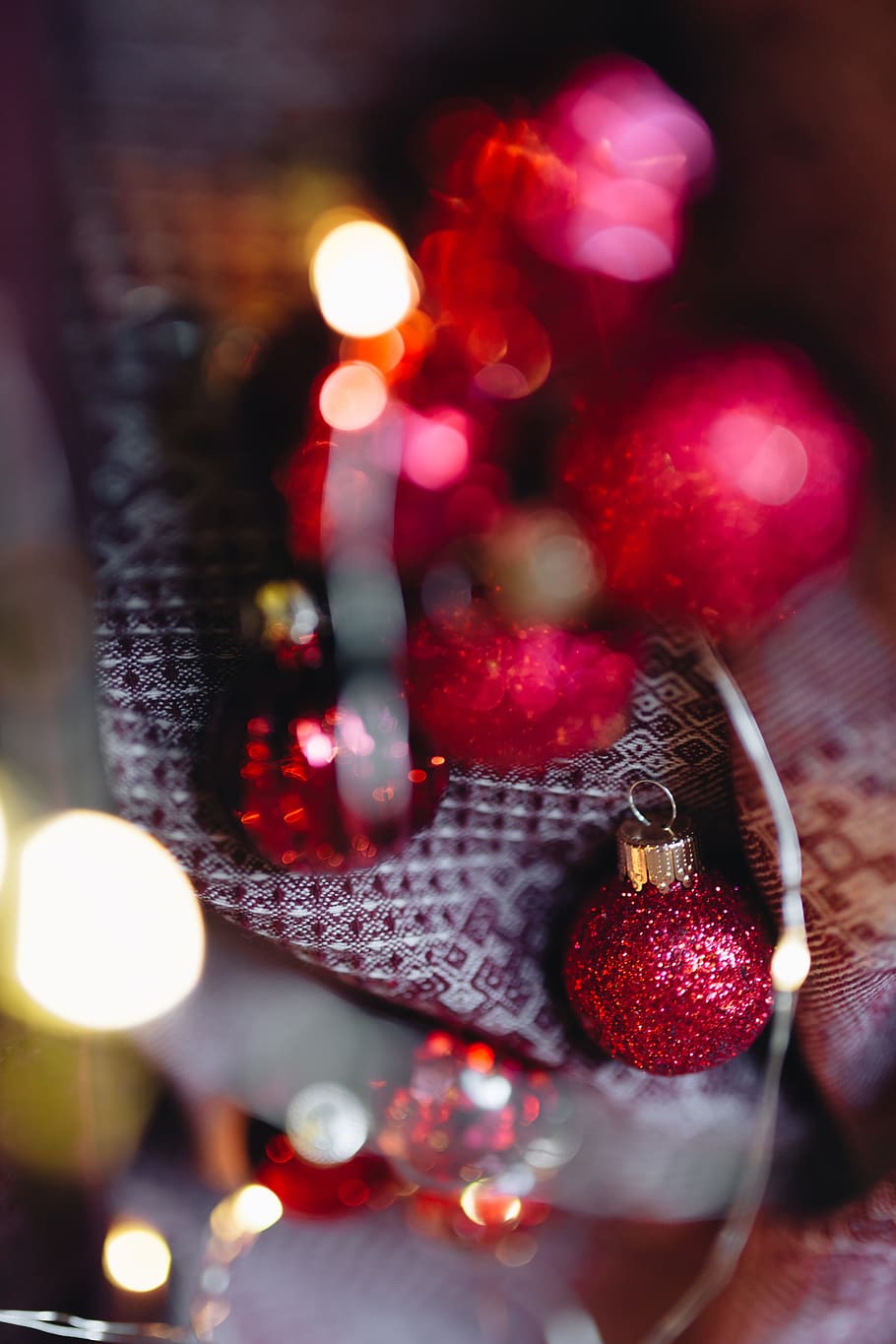 Burgundy Christmas Decorations, modern, holidays, elegant, red HD wallpaper